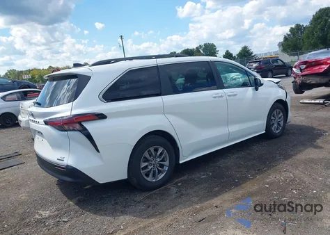2022 Toyota Sienna Le z USA, uszkodzony, nr VIN 5TDBSKFC8NS047748